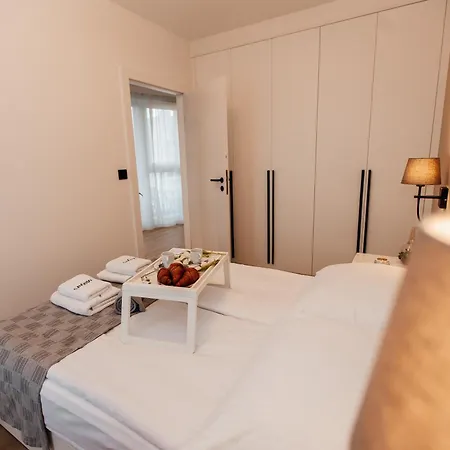 Maya's Flats & 53 - Walowa 40,