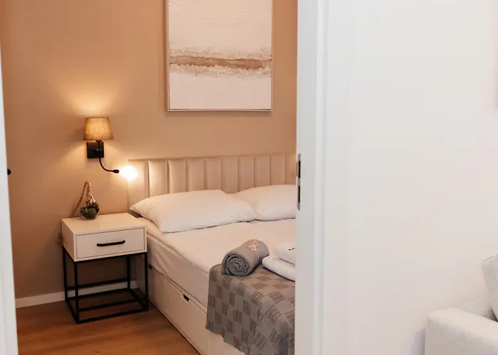 Maya's Flats & 53 - Walowa 40,