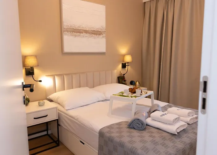 Maya's Flats & 53 - Walowa 40, *