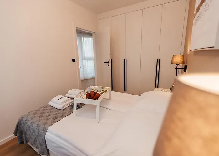 Maya's Flats & 53 - Walowa 40,